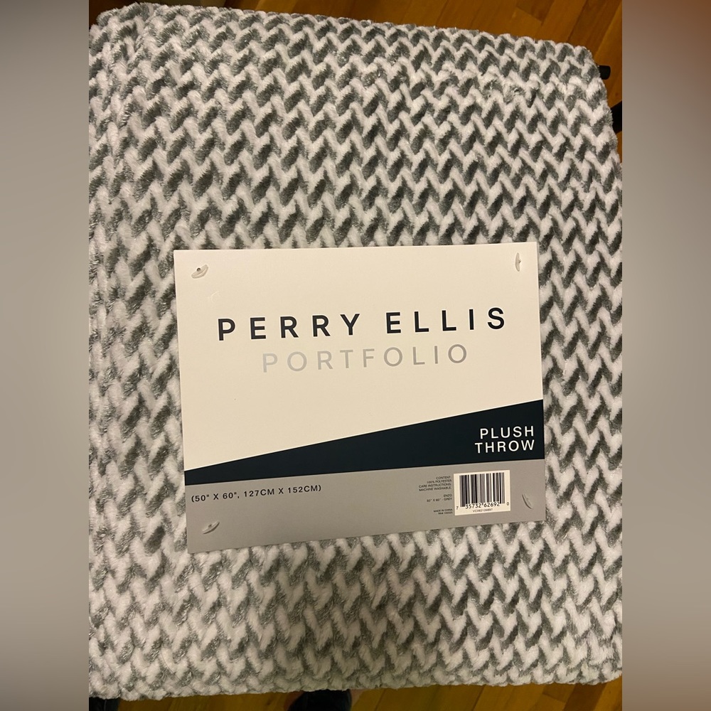 Perry Ellis blanket